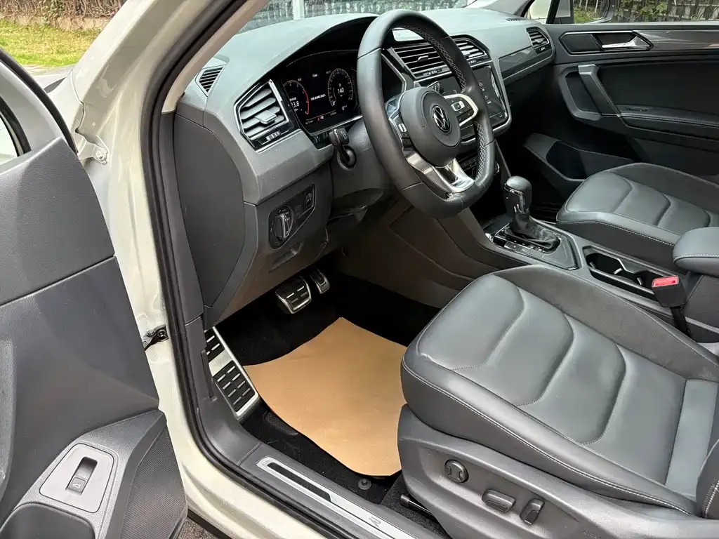 Volkswagen Tiguan L — фото 6