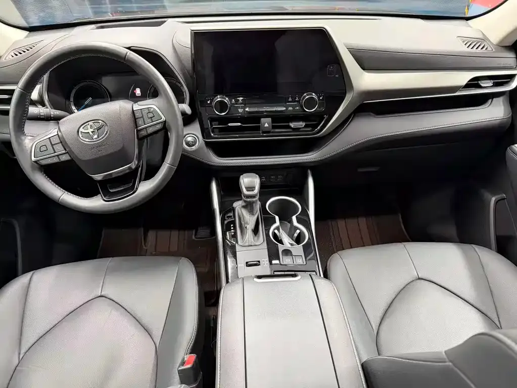 Toyota Highlander — фото 10