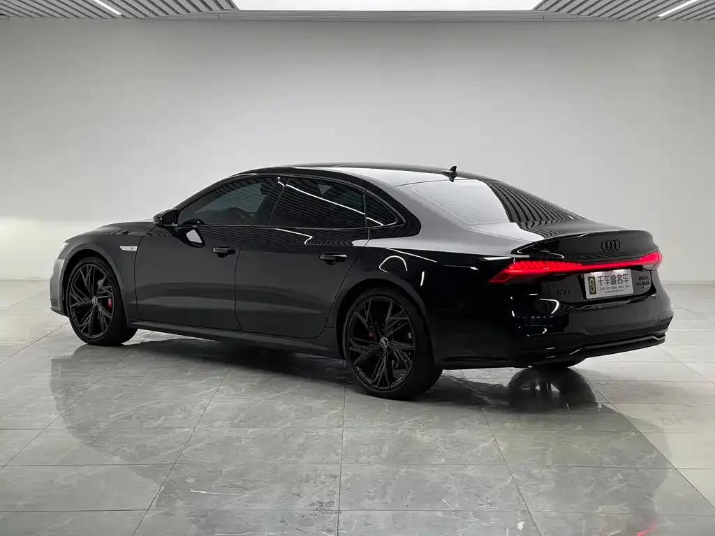 Audi A7L — фото 8