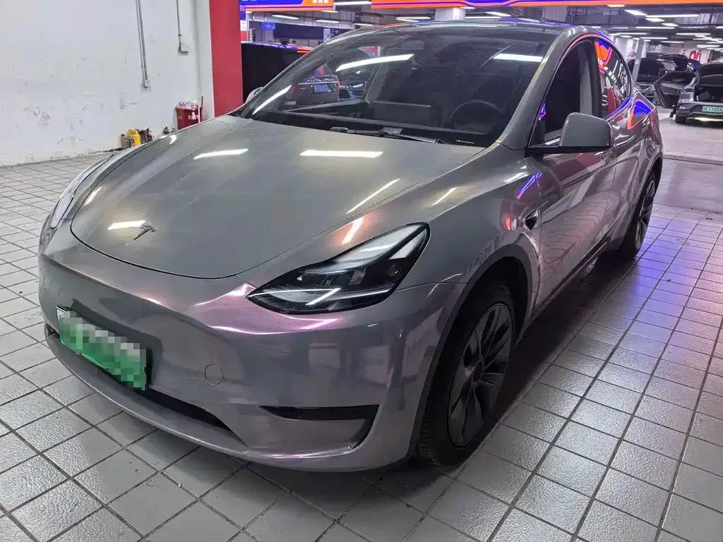 Tesla Model Y — фото 1