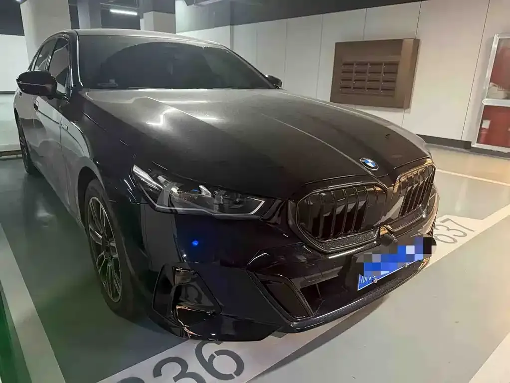 BMW 5 Series 2025 из CN, фото 4