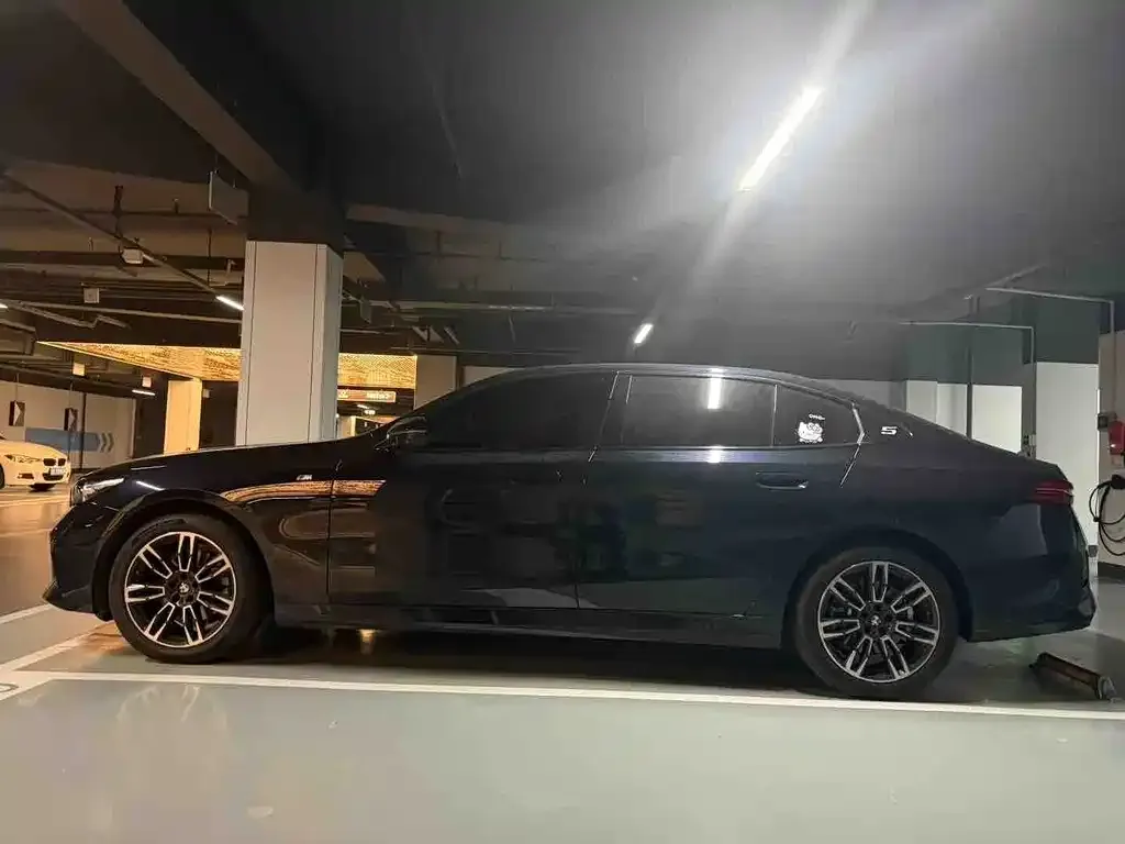 BMW 5 Series 2025 из CN, фото 6