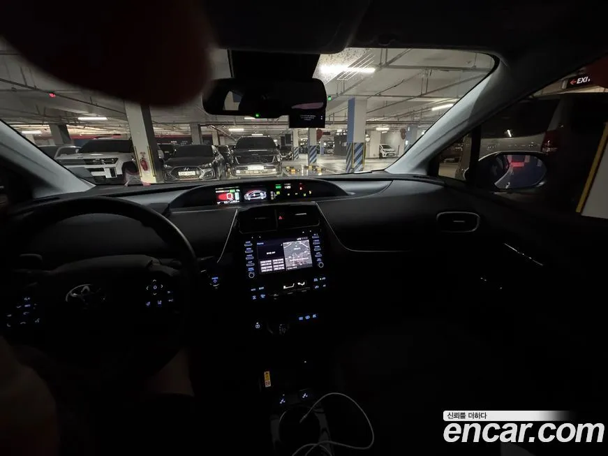 Toyota Prius 2022 из KR, фото 2