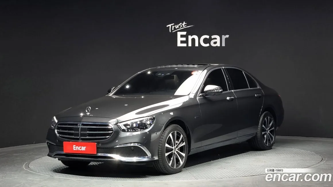 Mercedes-Benz E-Class — фото 1