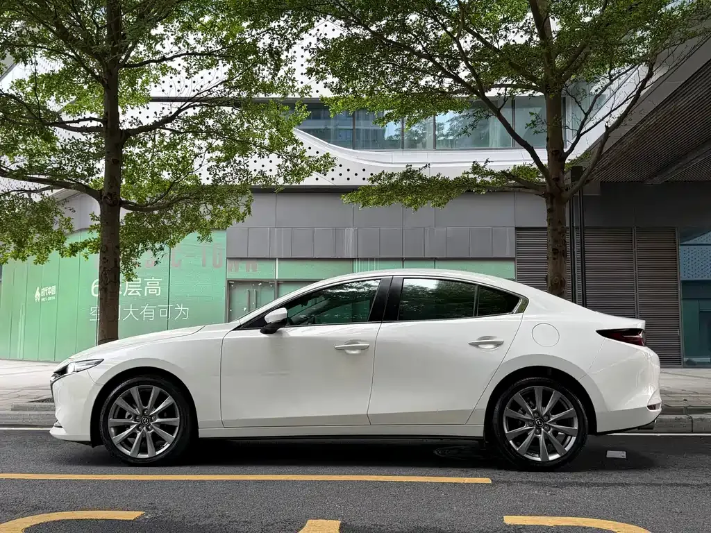 Mazda 3 Axela — фото 10