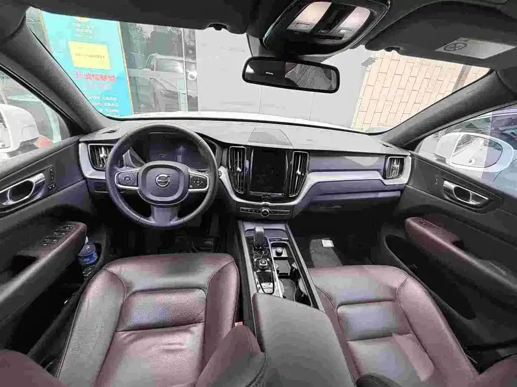 Volvo XC60 — фото 8