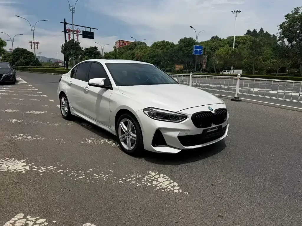 BMW 1 Series 2021 из CN, фото 2