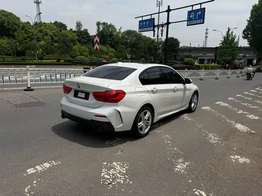 BMW 1 Series 2021 из CN, фото 9