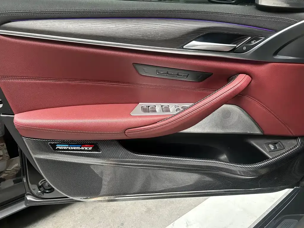 BMW 5 Series — фото 10