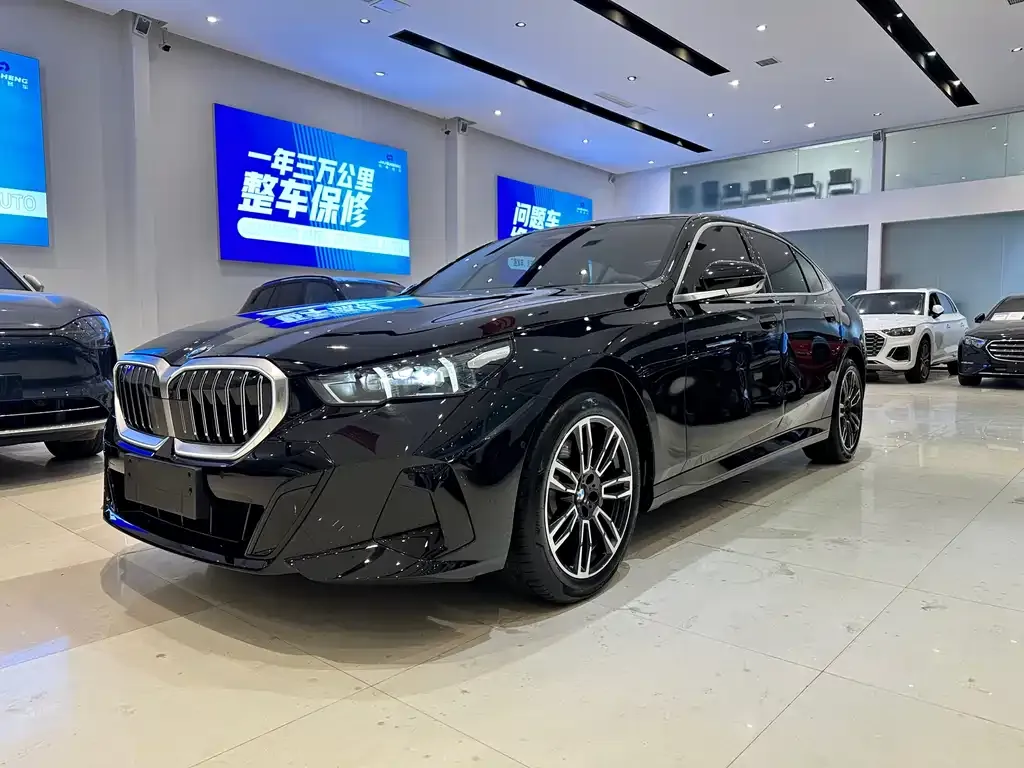 BMW 5 Series — фото 1