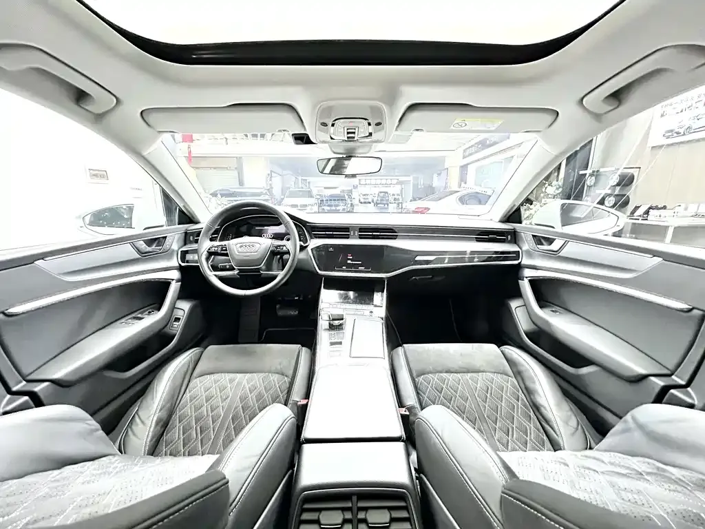 Audi A7L — фото 10