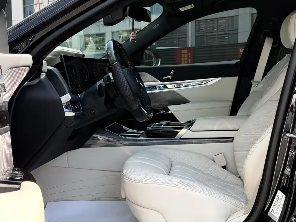 BMW 7 Series 2023 из CN, фото 8
