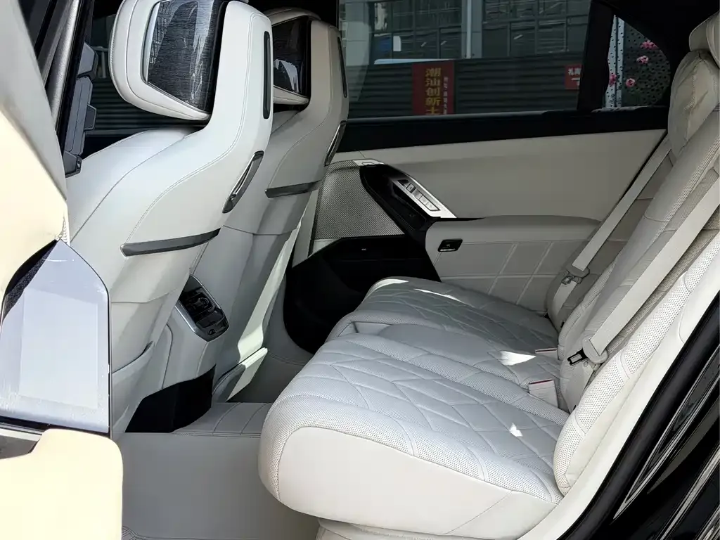 BMW 7 Series 2023 из CN, фото 5