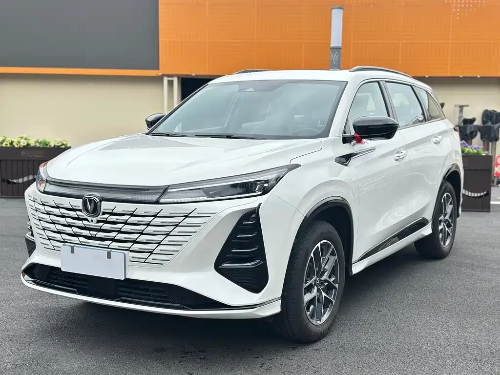 Changan CS75PLUS — фото 1