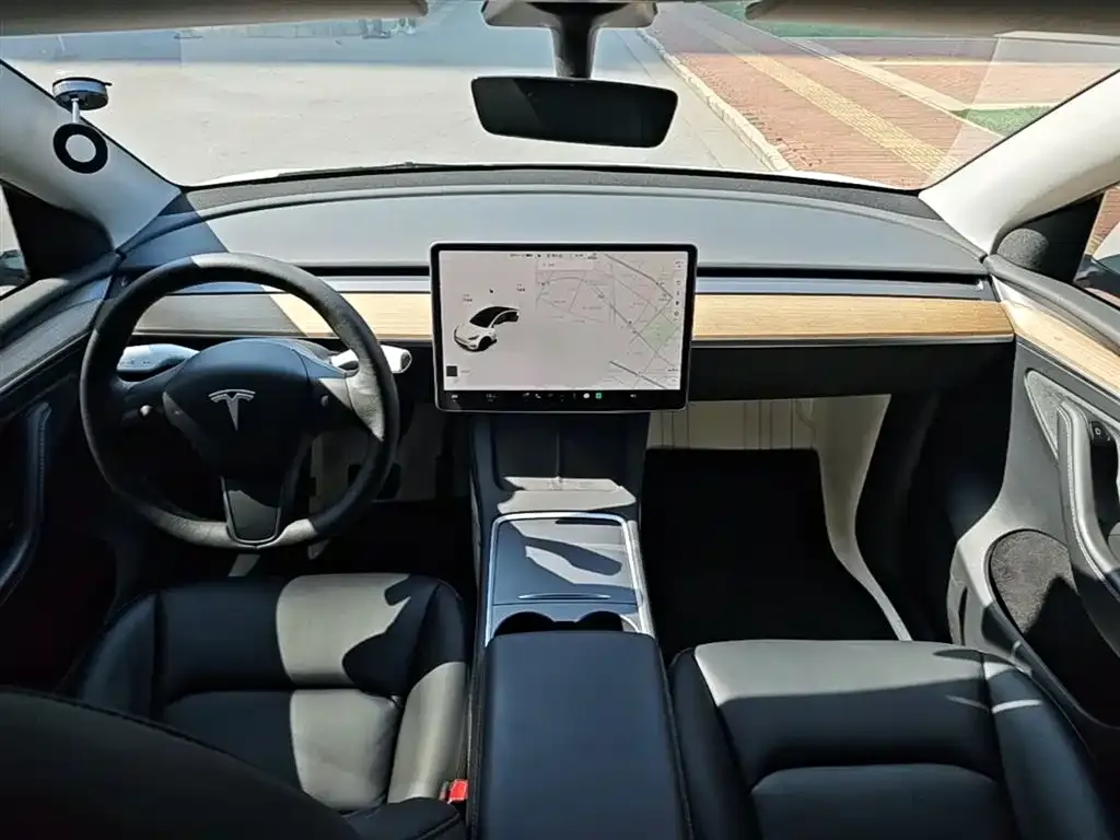 Tesla Model Y — фото 4