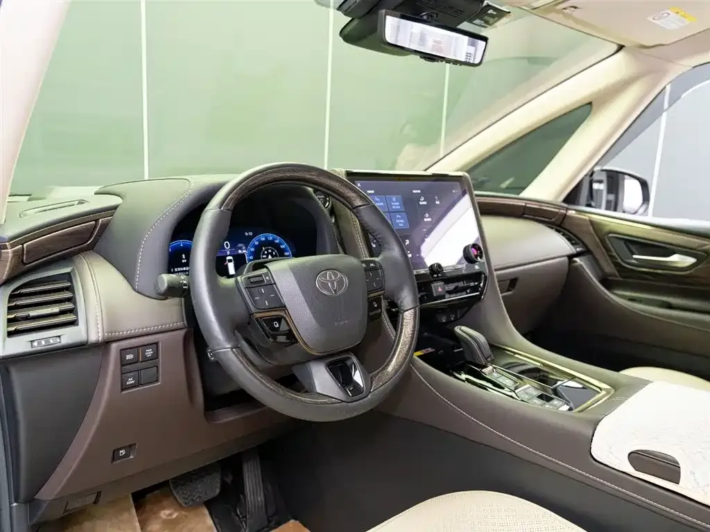 Toyota Alphard — фото 8