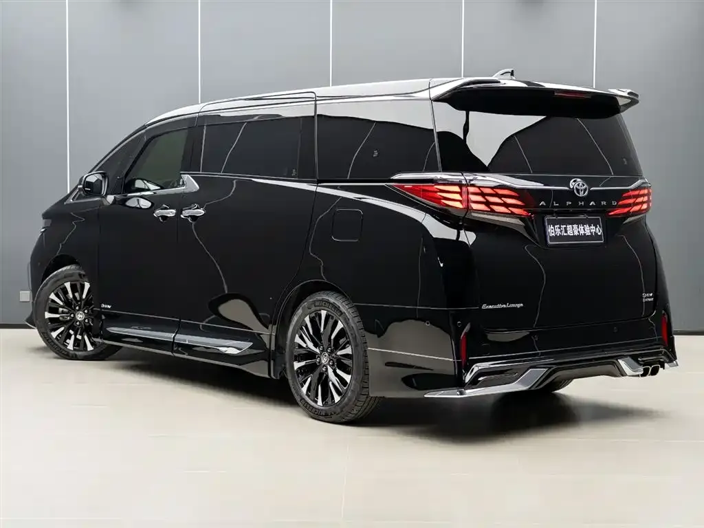 Toyota Alphard — фото 5