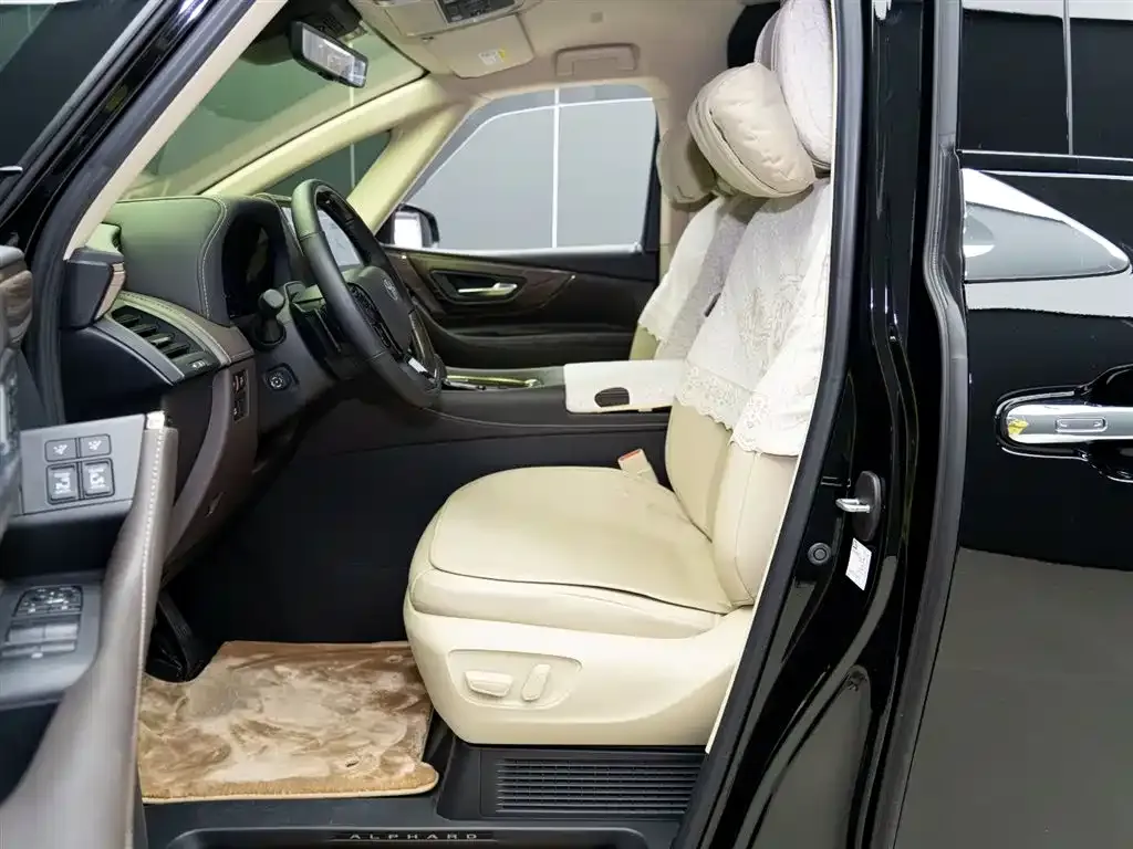 Toyota Alphard — фото 10
