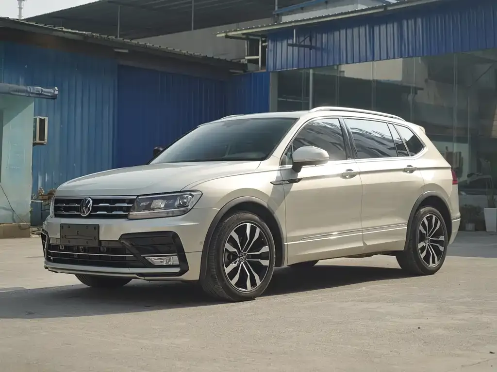 Volkswagen Tiguan L — фото 1