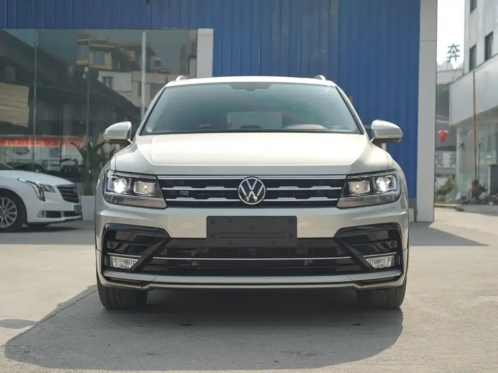 Volkswagen Tiguan L — фото 2