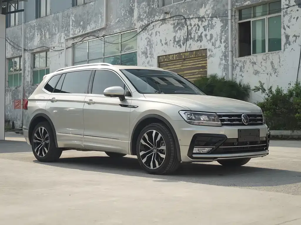 Volkswagen Tiguan L — фото 9