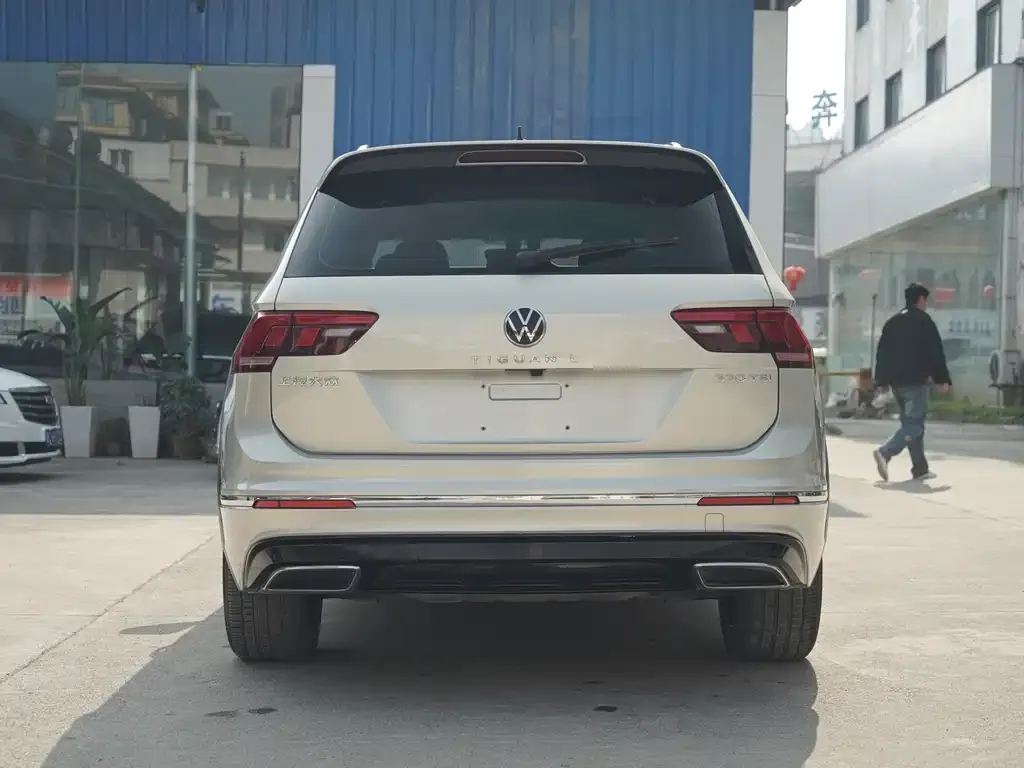 Volkswagen Tiguan L — фото 5