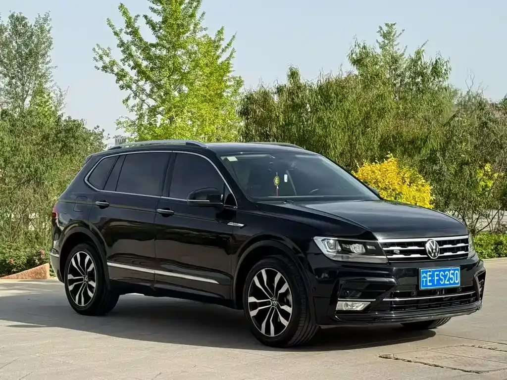 Volkswagen Tiguan L — фото 8