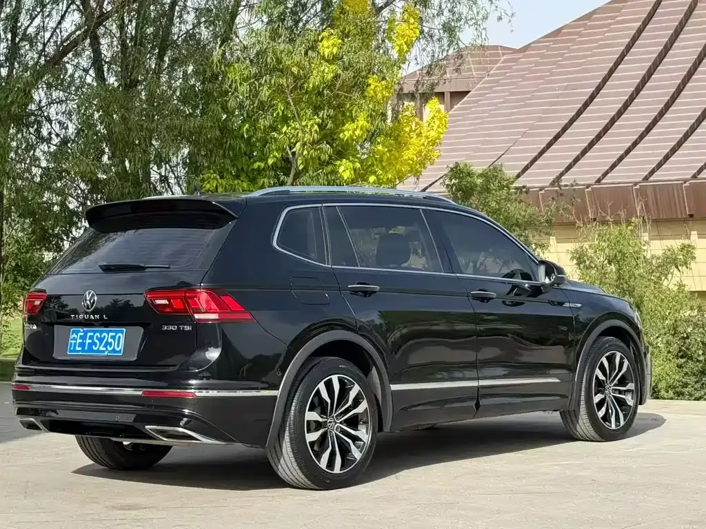 Volkswagen Tiguan L — фото 9