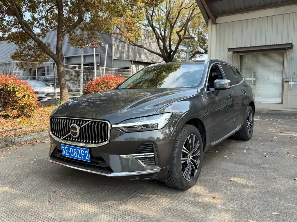 Volvo XC60 — фото 1