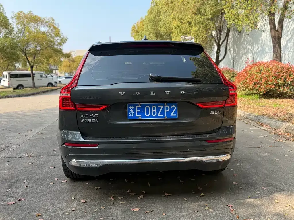 Volvo XC60 — фото 9