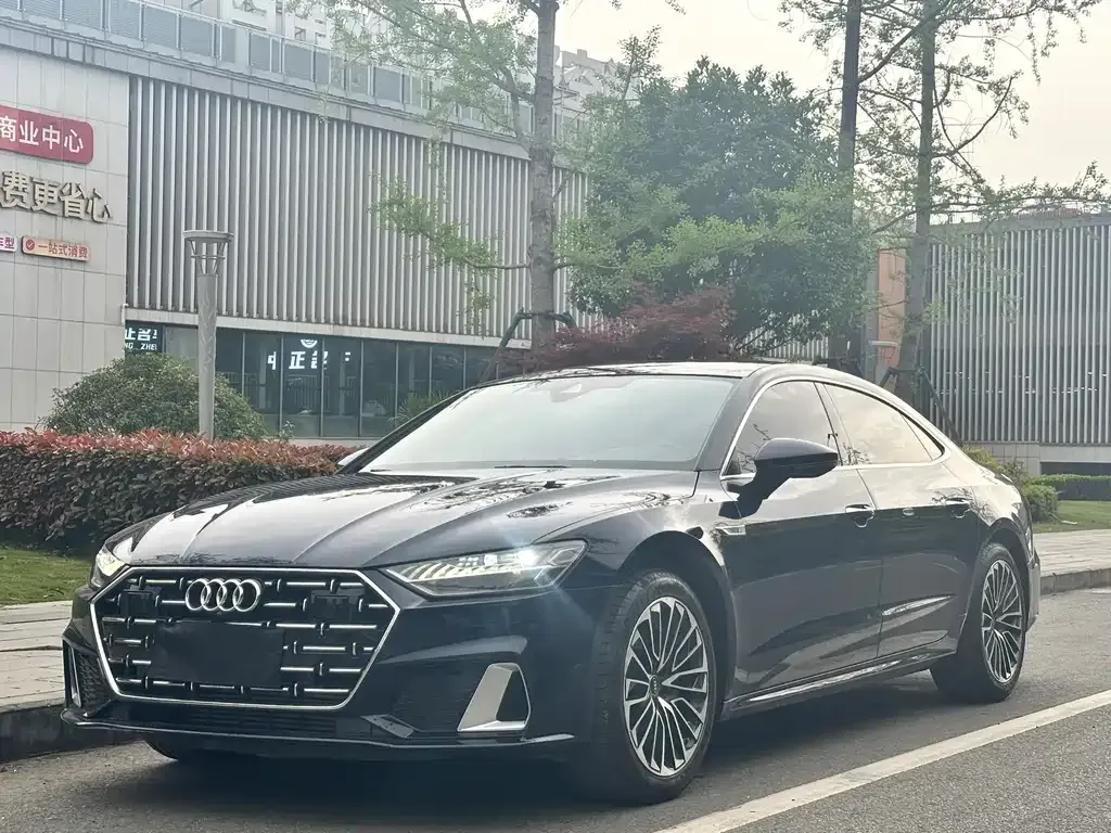 Audi A7L — фото 1