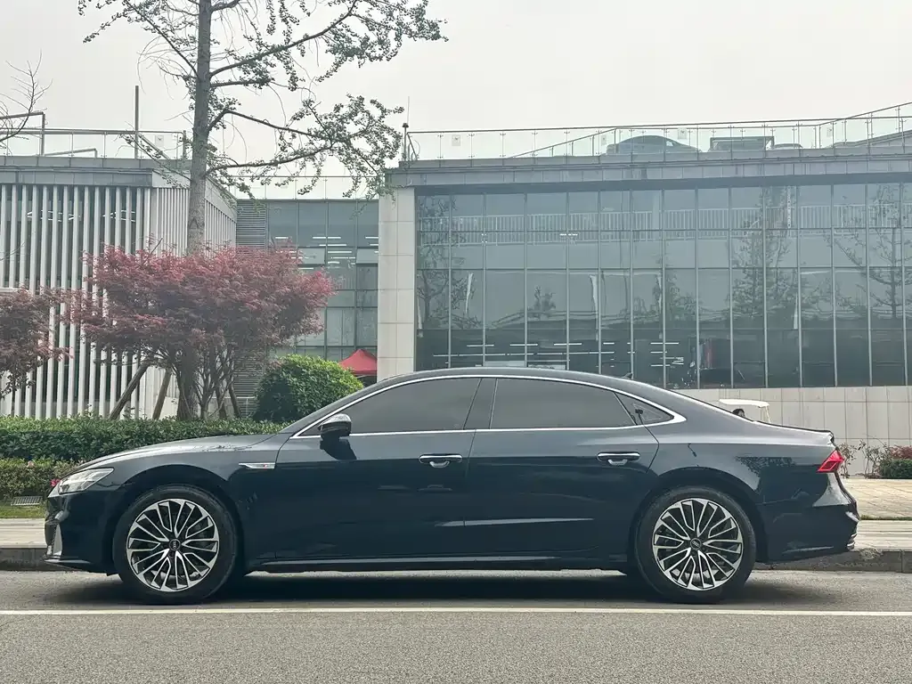 Audi A7L — фото 9
