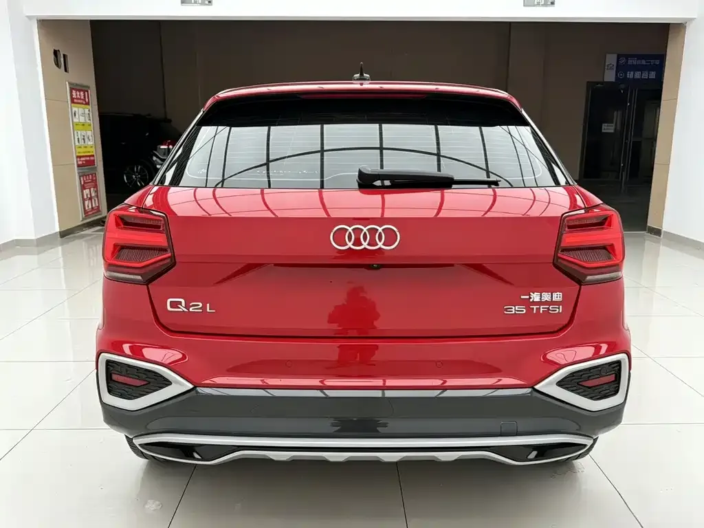 Audi Q2L — фото 7