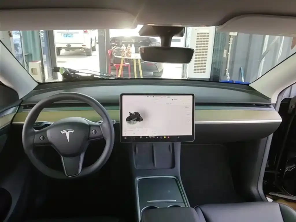 Tesla Model Y — фото 10