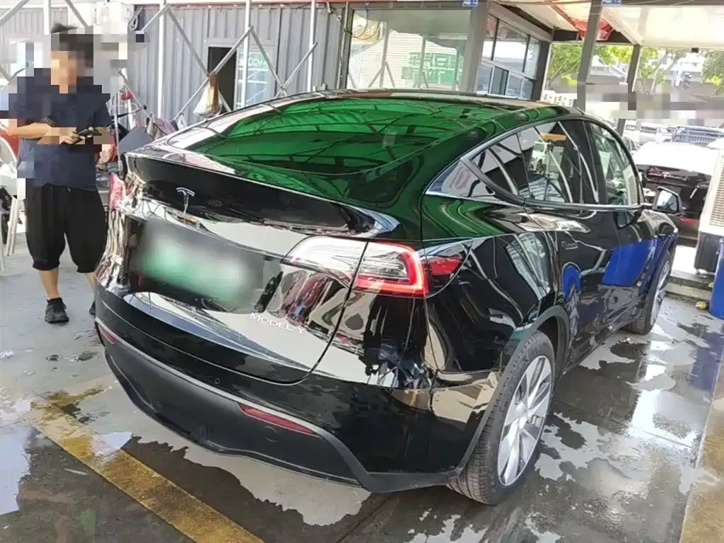 Tesla Model Y — фото 6
