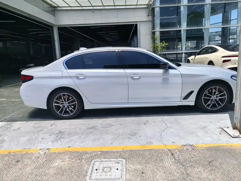 BMW 5 Series — фото 10