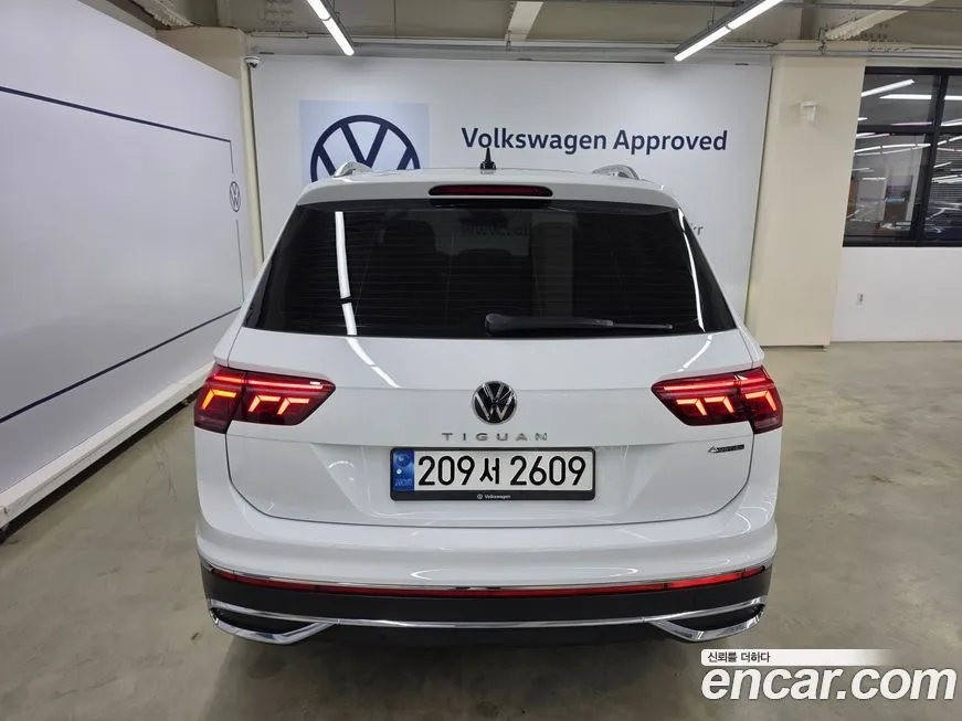 Volkswagen Tiguan — фото 8