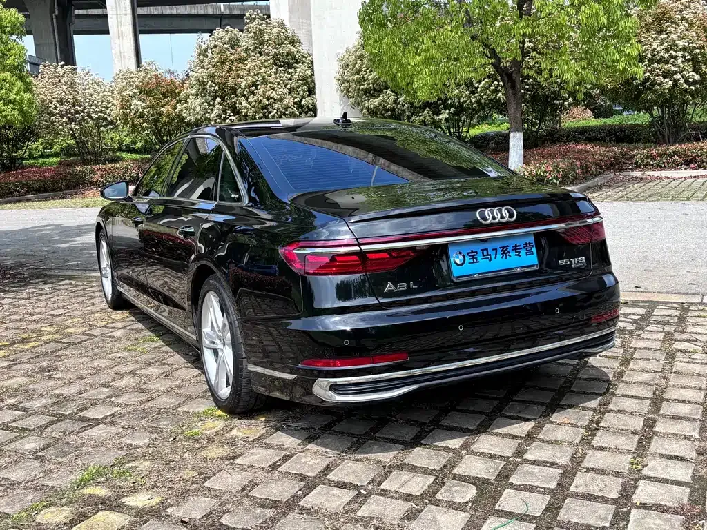 Audi A8 — фото 10