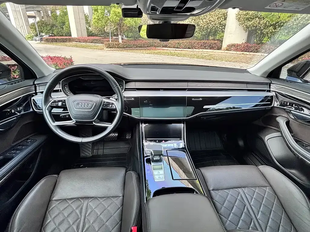 Audi A8 — фото 6