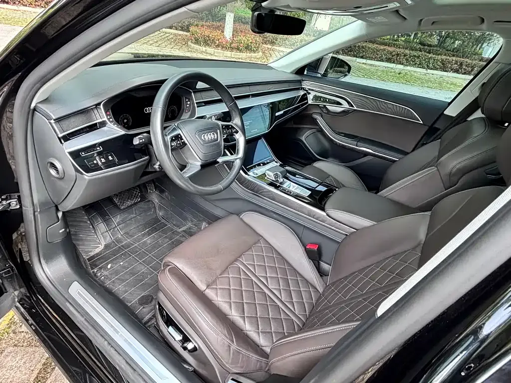 Audi A8 — фото 5