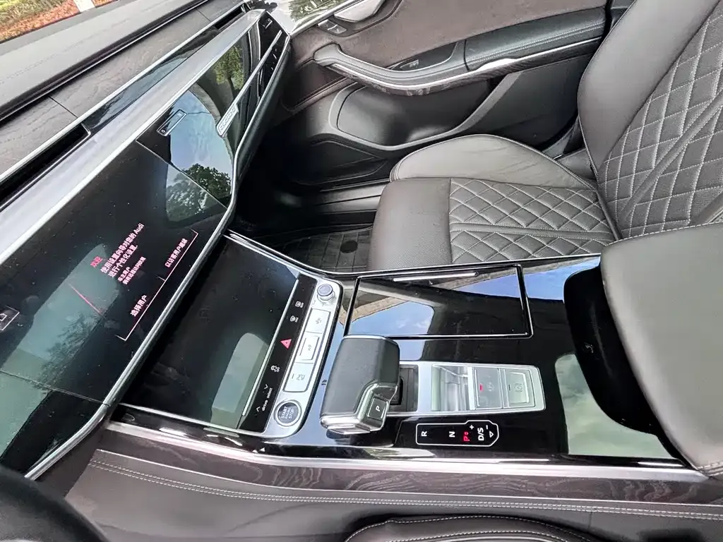 Audi A8 — фото 3