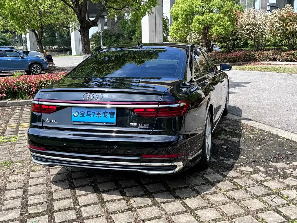 Audi A8 — фото 9