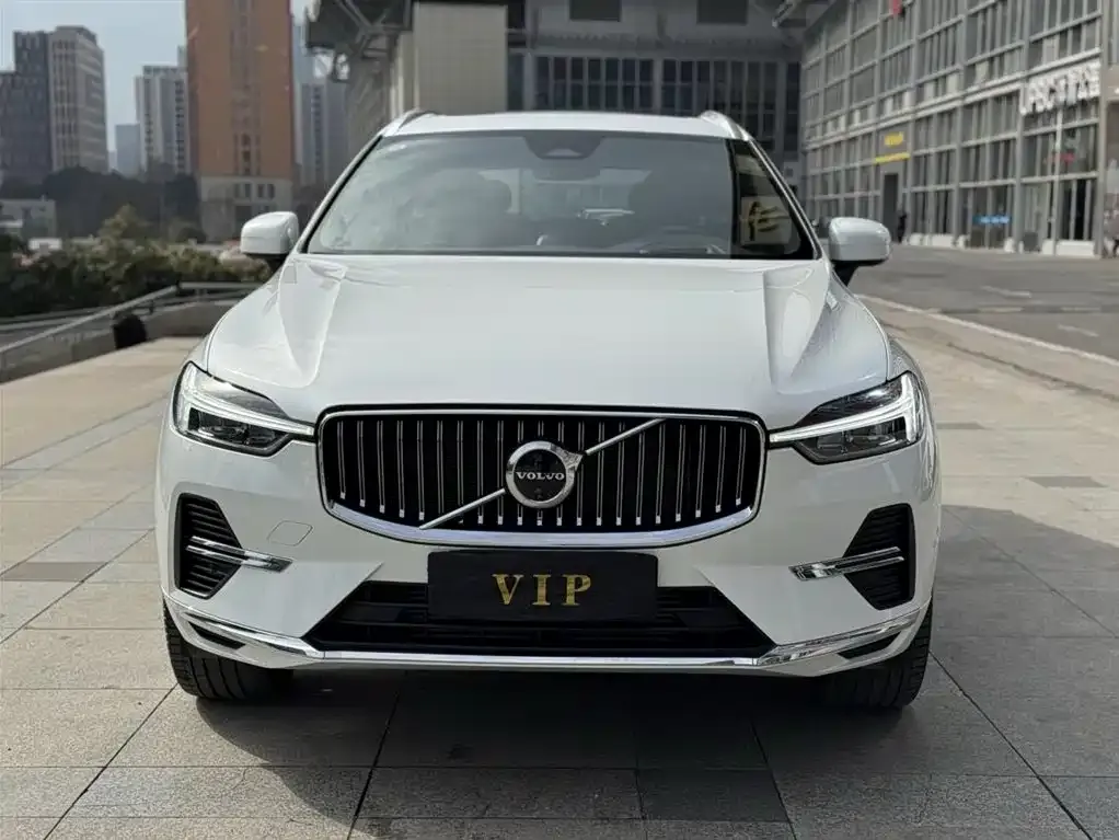 Volvo XC60 PHEV — фото 3