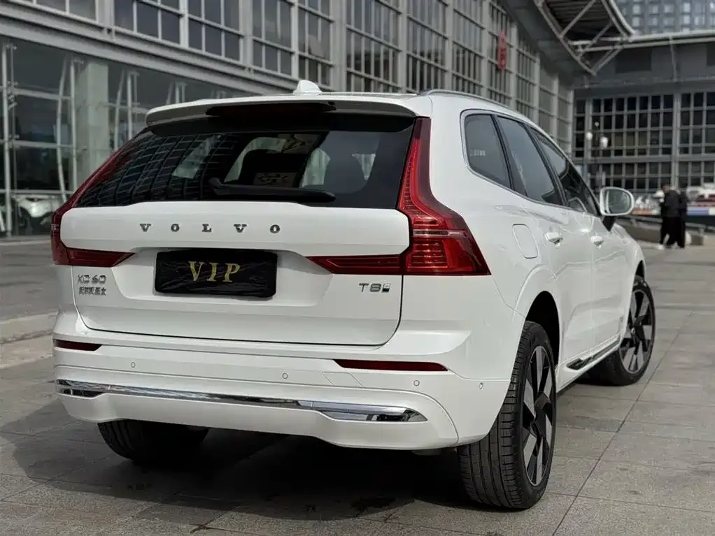 Volvo XC60 PHEV — фото 2