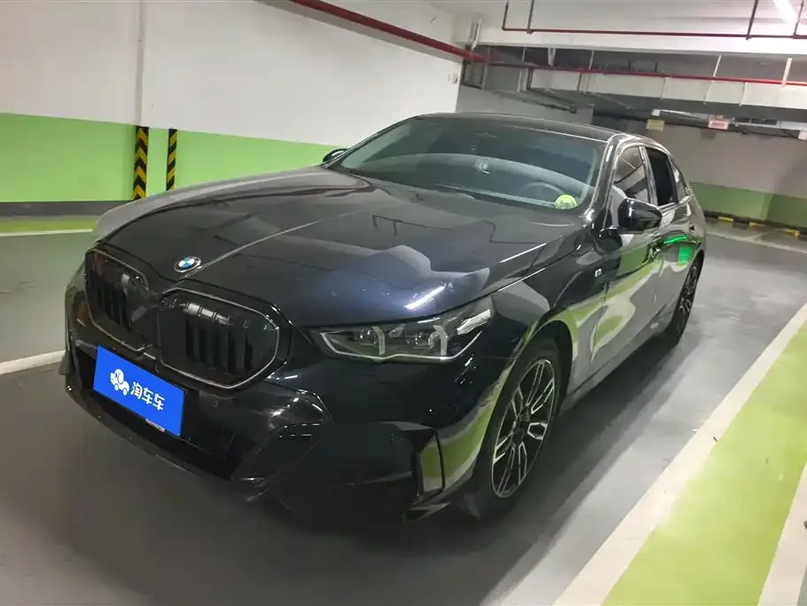 BMW 5 Series — фото 1