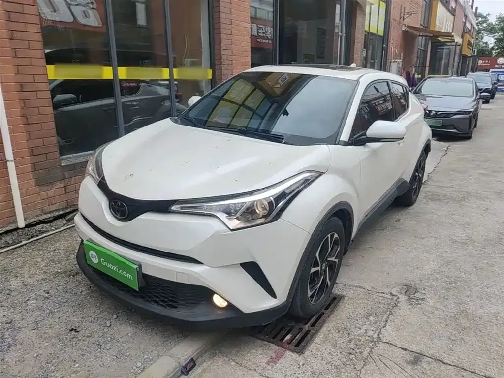 Toyota C-HR — фото 1