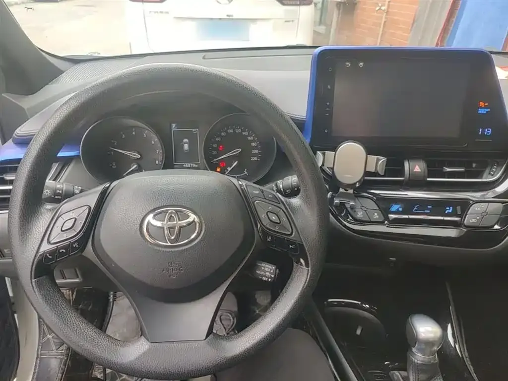 Toyota C-HR — фото 10