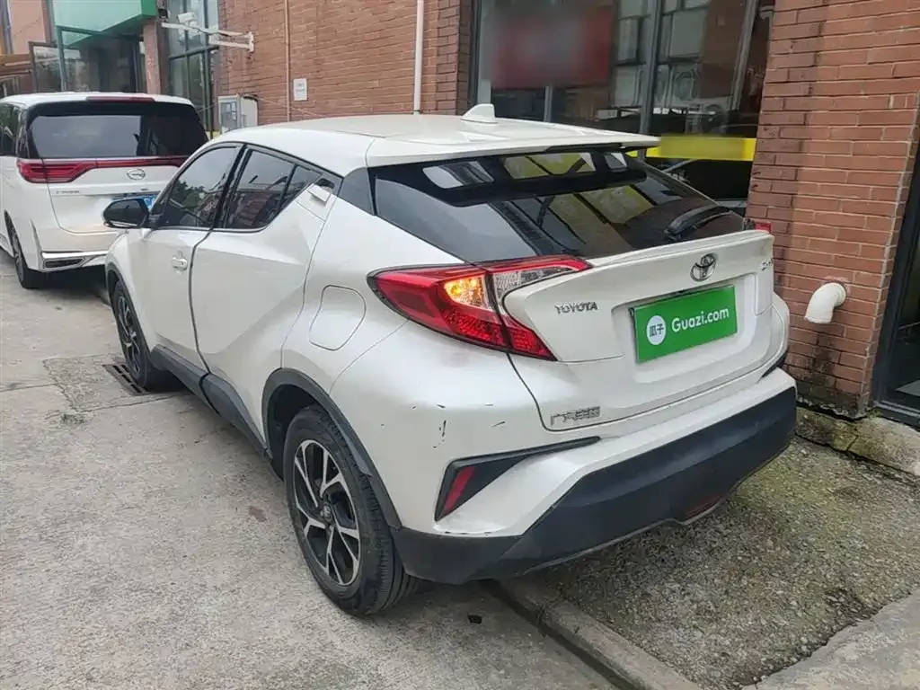 Toyota C-HR — фото 3