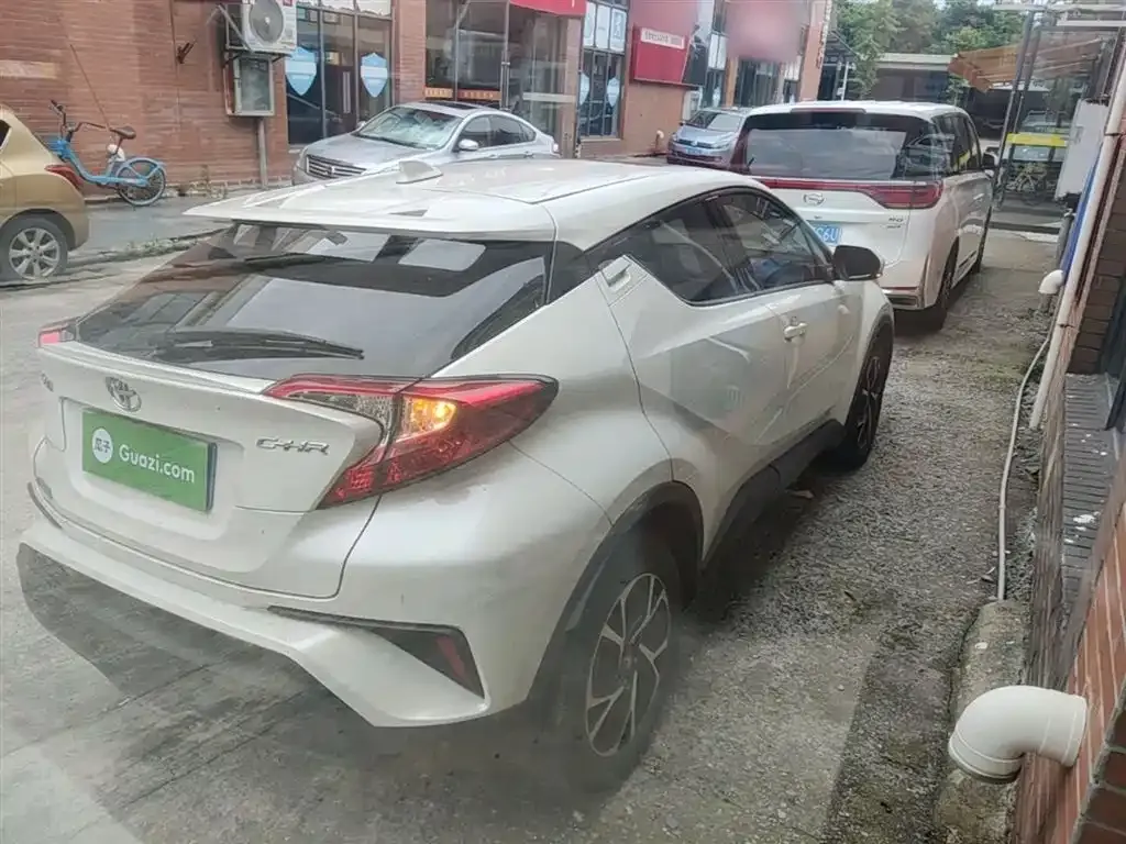 Toyota C-HR — фото 2