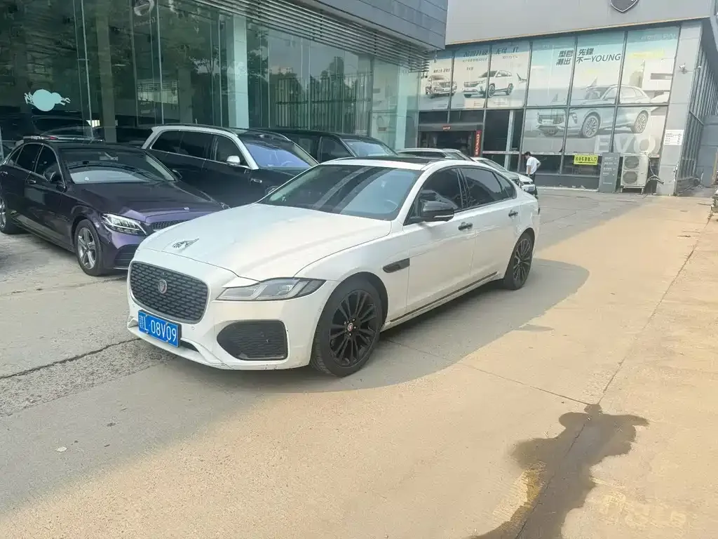 Jaguar XFL — фото 1